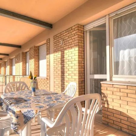 Condominio Res. Palace בית נופש ביביונה