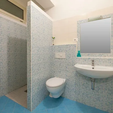 בית נופש Condominio Res. Palace ביביונה